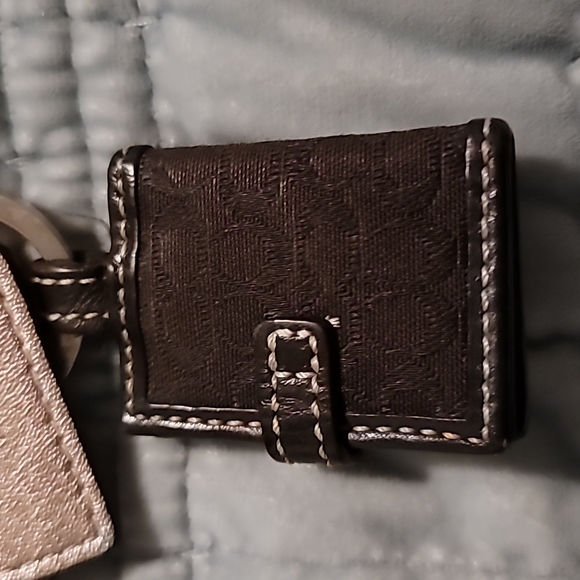 Coach key chain and hang tag - Picture 3 of 3